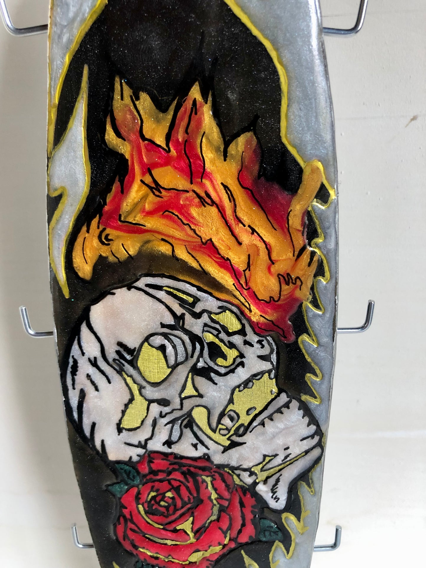 Porte clé sur pied tête de mort