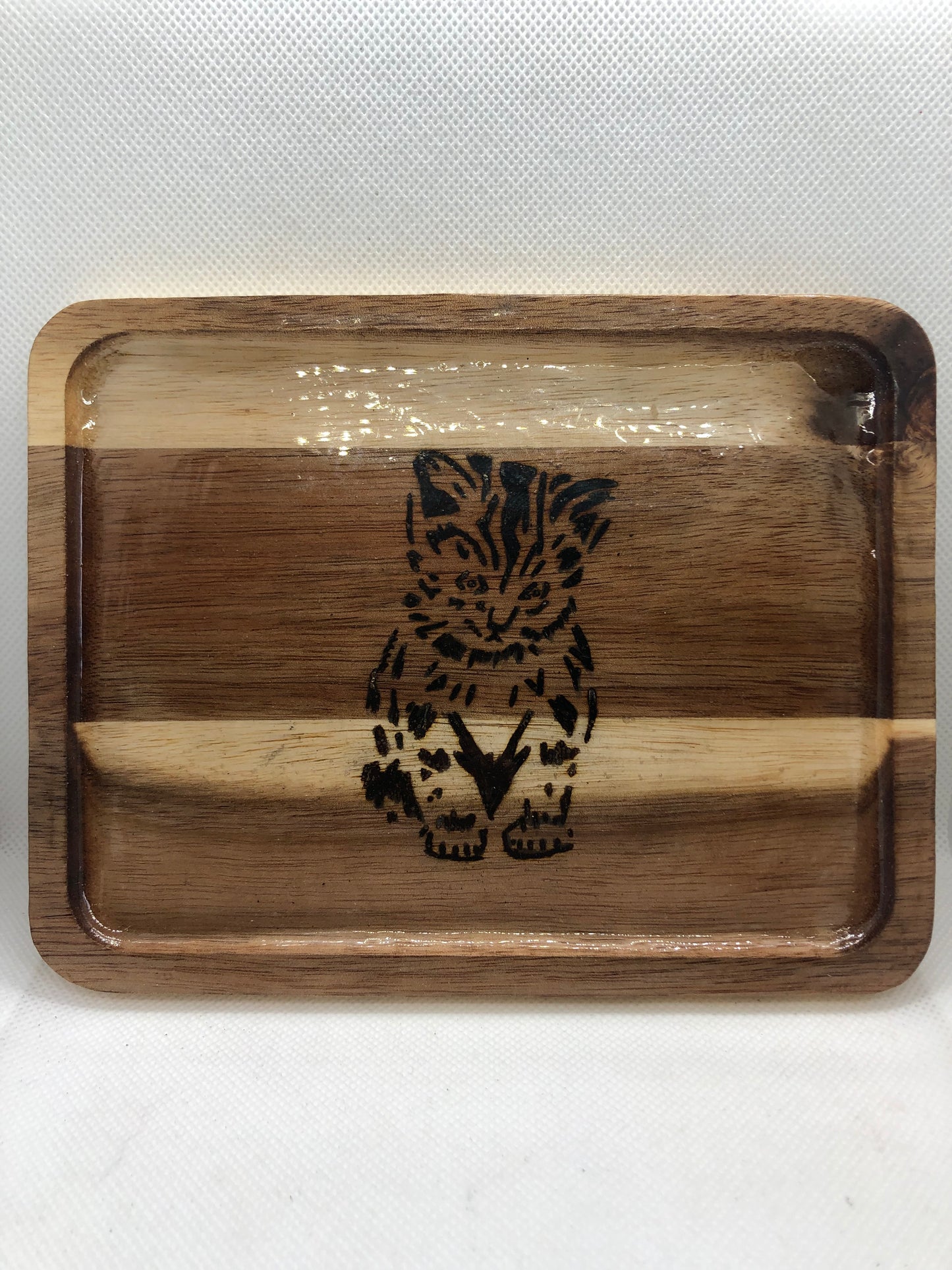 Petit plateau en bois pyrogravé